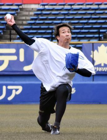 　練習を公開したロッテ・益田＝ＺＯＺＯマリンスタジアム