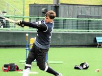 　ティー打撃を行うモイセエフ