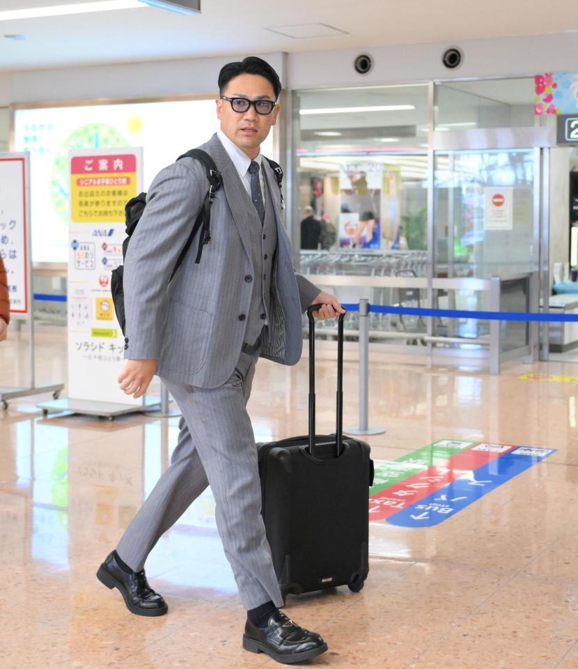 　宮崎入りした田中将（撮影・伊藤笙子）