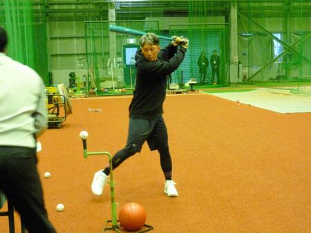 　自主トレを公開した西川