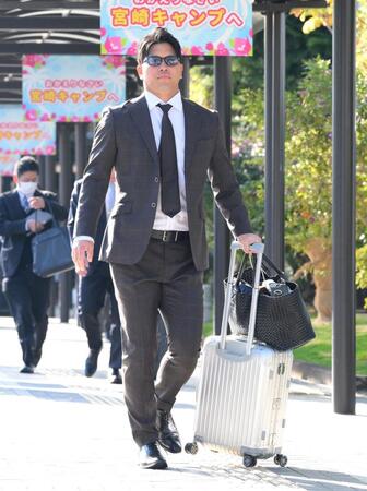 　宮崎入りした大城卓＝２７日