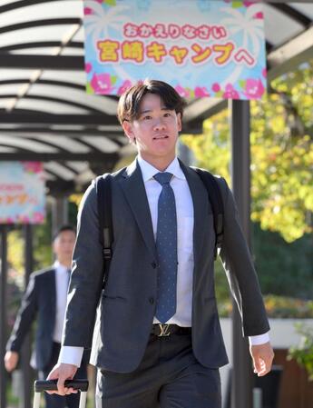 　宮崎入りした井上＝２７日