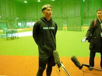 　自主トレを公開した西川