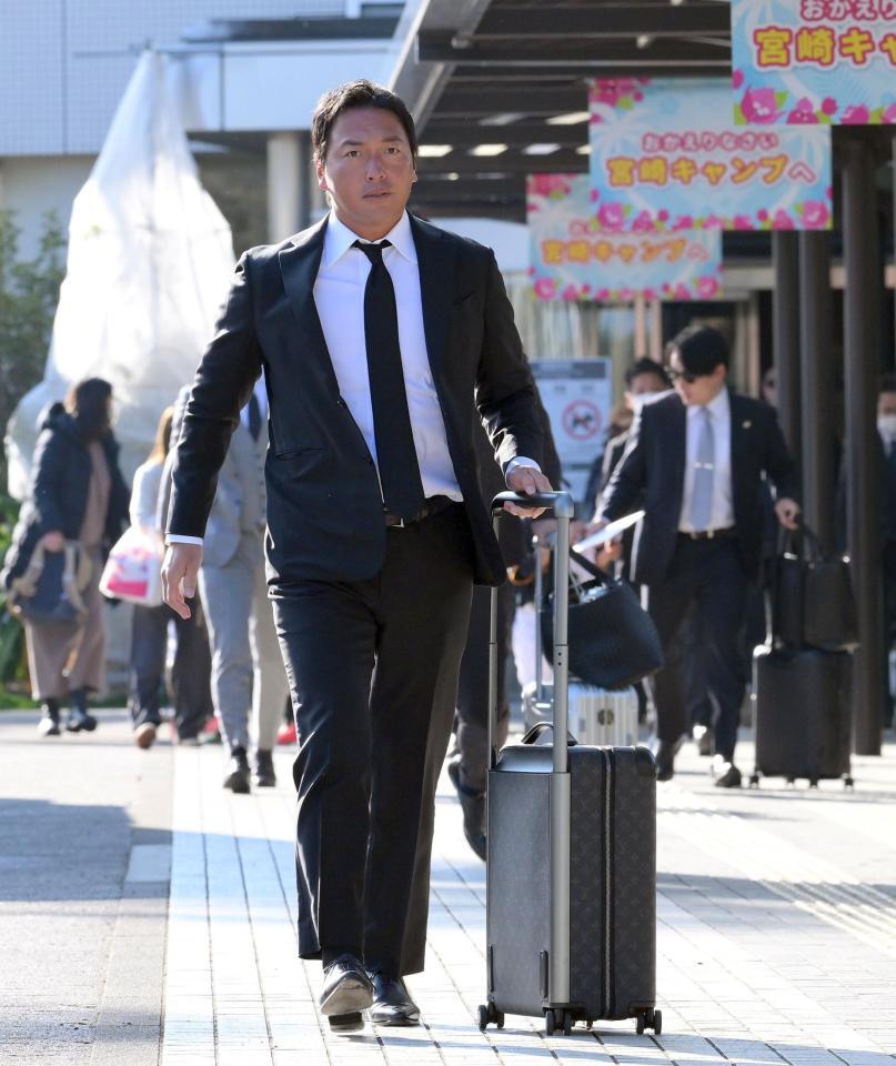 　宮崎入りした長野＝２７日