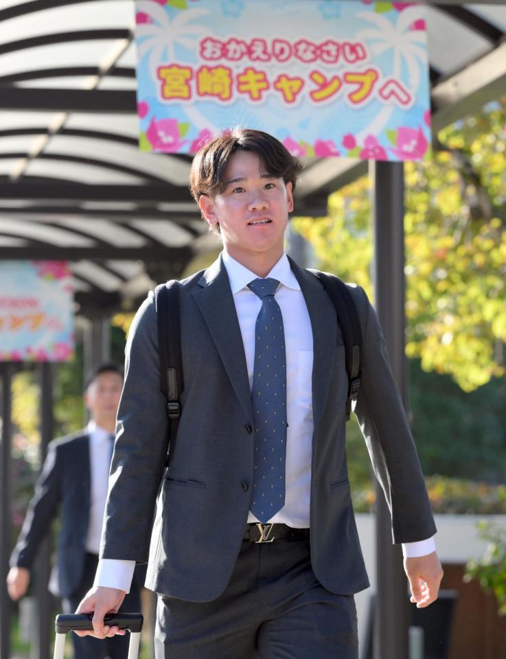 　宮崎入りした井上＝２７日