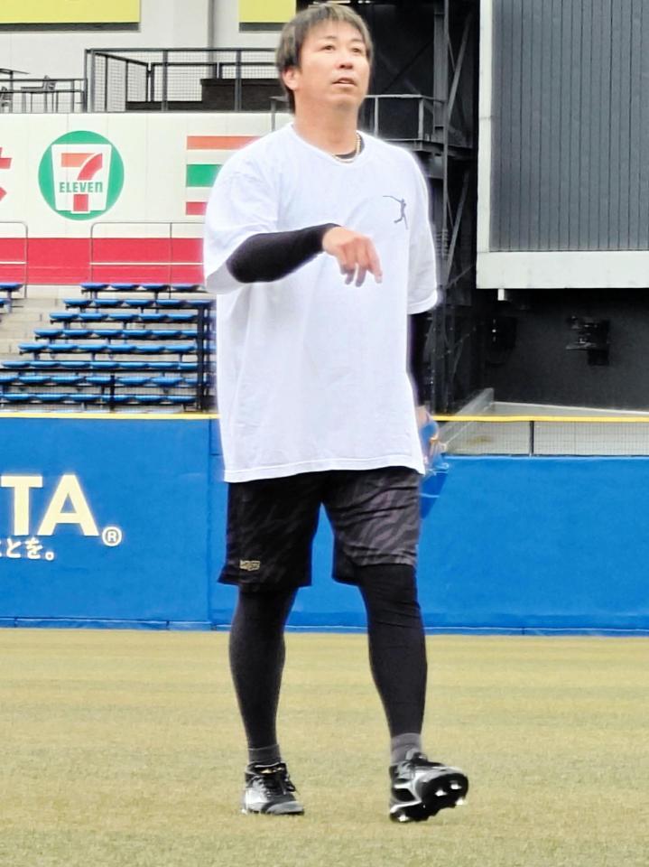 　自主トレを公開した益田は新球習得に意欲