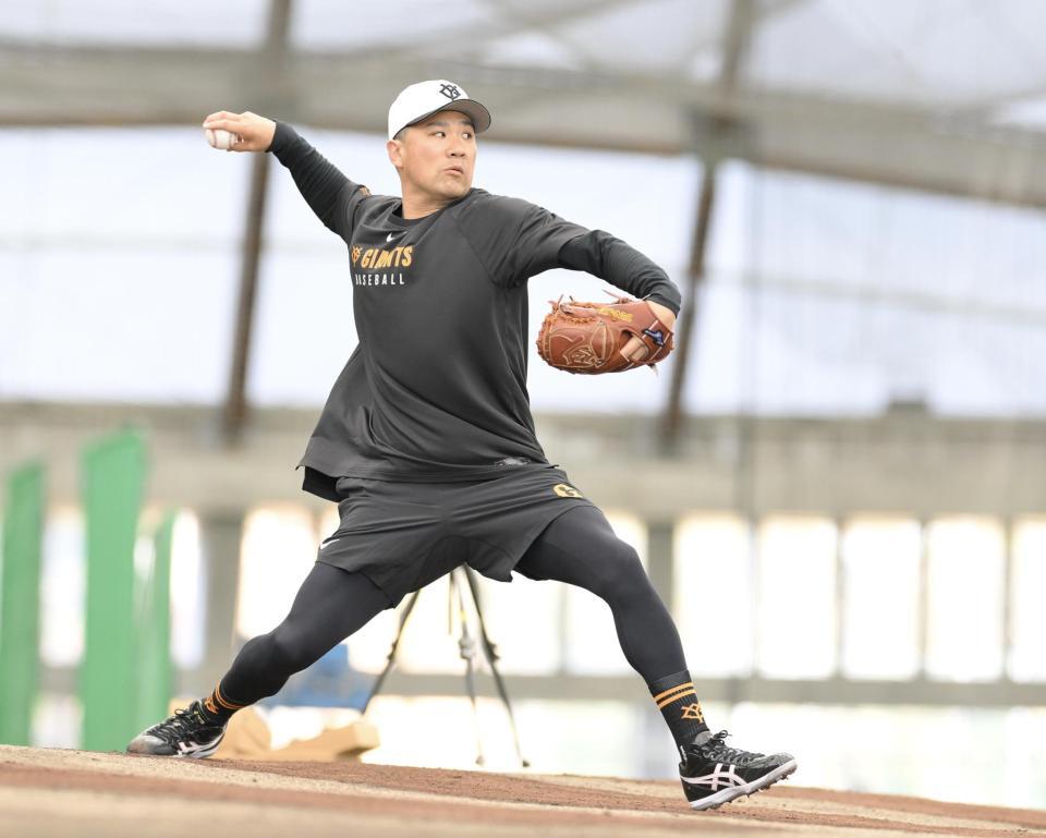 　ブルペン入りした田中将（撮影・伊藤笙子）