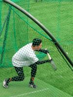 　合同自主トレでバント練習を行った田中将