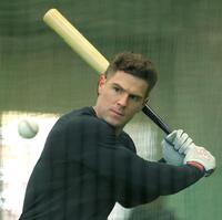 　眼光鋭く投球を見るキャベッジ