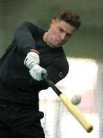 　鋭い打球を飛ばすキャベッジ