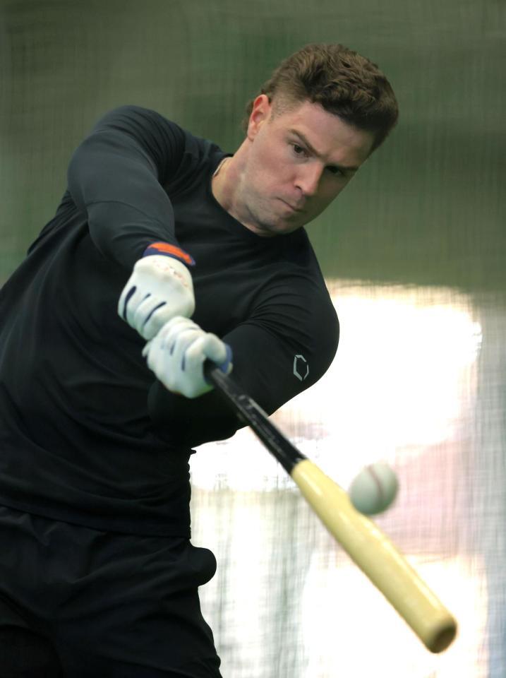 　鋭い打球を飛ばすキャベッジ