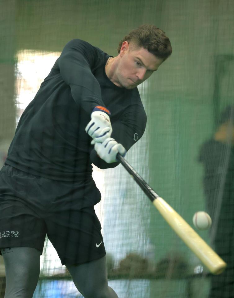 　鋭い打球を飛ばすキャベッジ