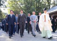 　キャンプインを前に必勝祈願に訪れた巨人ナイン（撮影・伊藤笙子）