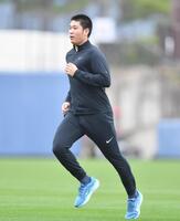 　自主トレを行う古林（撮影・開出牧）