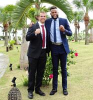 　入団会見したサモンズ（左）とゲレーロ