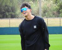 　笑顔も見せながら自主練習に臨んだ宗山