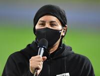 　花火大会を前にトークする新庄監督（撮影・開出牧）