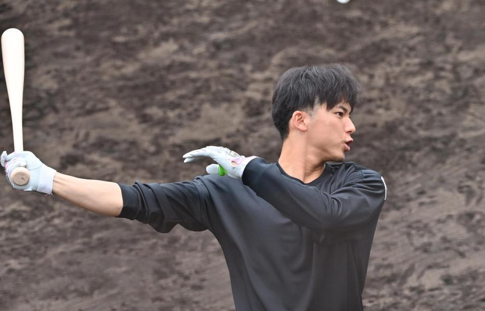 　打撃練習する宗山