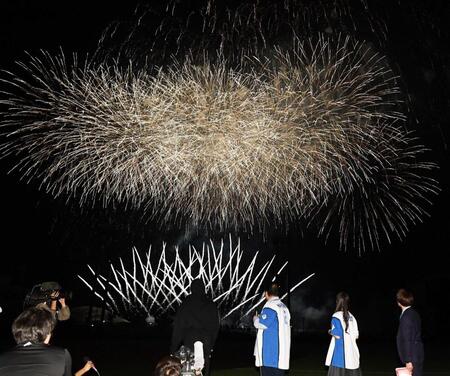 　キャンプインを前に行われた花火大会（撮影・開出牧）