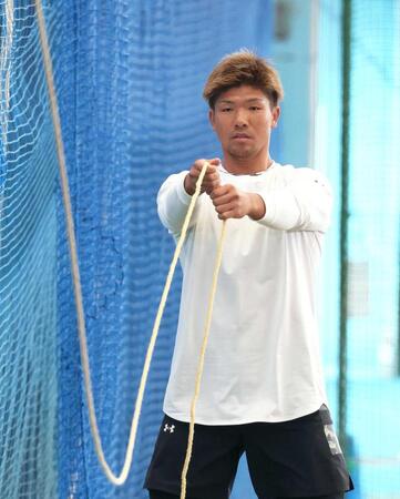 　トレーニングをする頓宮（撮影・立川洋一郎）