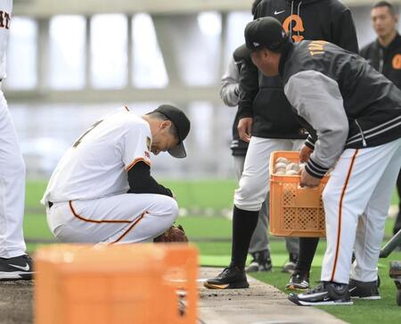 　約１時間に及ぶネットスローを終えた田中将（撮影・伊藤笙子）