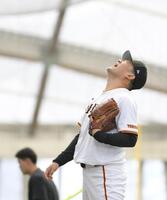 　ネットスローで納得がいくボールが投げられず、思わず叫ぶ田中将（撮影・伊藤笙子）