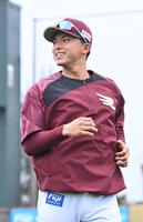 　ウオームアップする宗山