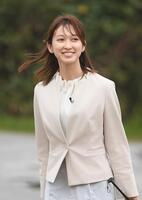 　キャンプに訪れたＴＢＳ・佐々木舞音アナウンサー（撮影・佐々木彰尚）