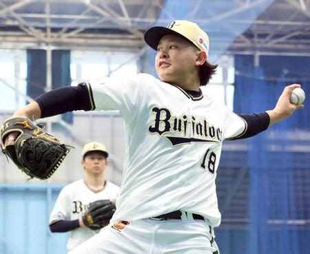 　“１８”の背番号をつけて練習する宮城（撮影・立川洋一郎）