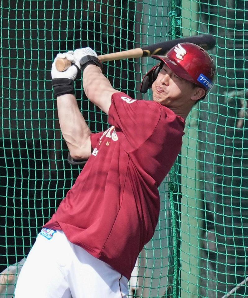 　打撃練習する辰己