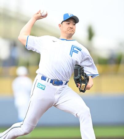 　ノックを受ける斎藤（撮影・開出牧）