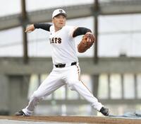 　キャンプ初のブルペンで立ち投げをする田中将（撮影・伊藤笙子）