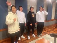 　球団歌「熱き星たちよ」のレコーディングに参加した（左から）桑原、牧、佐野、山本 （球団提供）