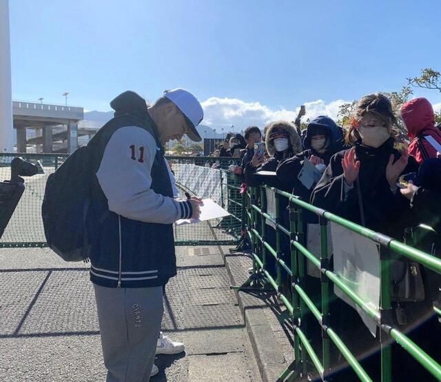 巨人 田中将大がサイン会実施 約5分で「マー君」の大歓声→終了時には