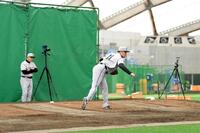 　投球練習を行う田中将（撮影・伊藤笙子）