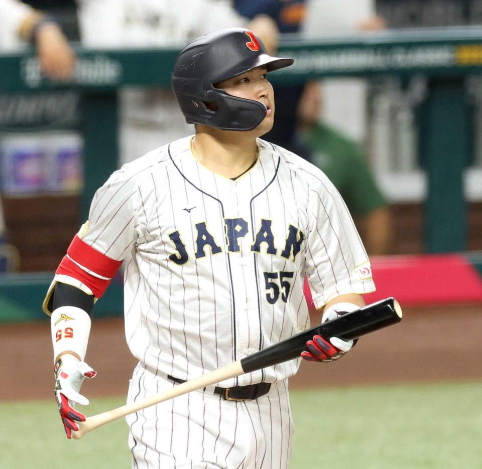 　ＷＢＣ決勝で同点ソロを放つ村上＝２３年３月２１日、マイアミ
