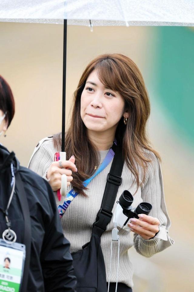 　阪神の沖縄・宜野座キャンプを訪れたＮＨＫ・中川安奈アナウンサー＝１日