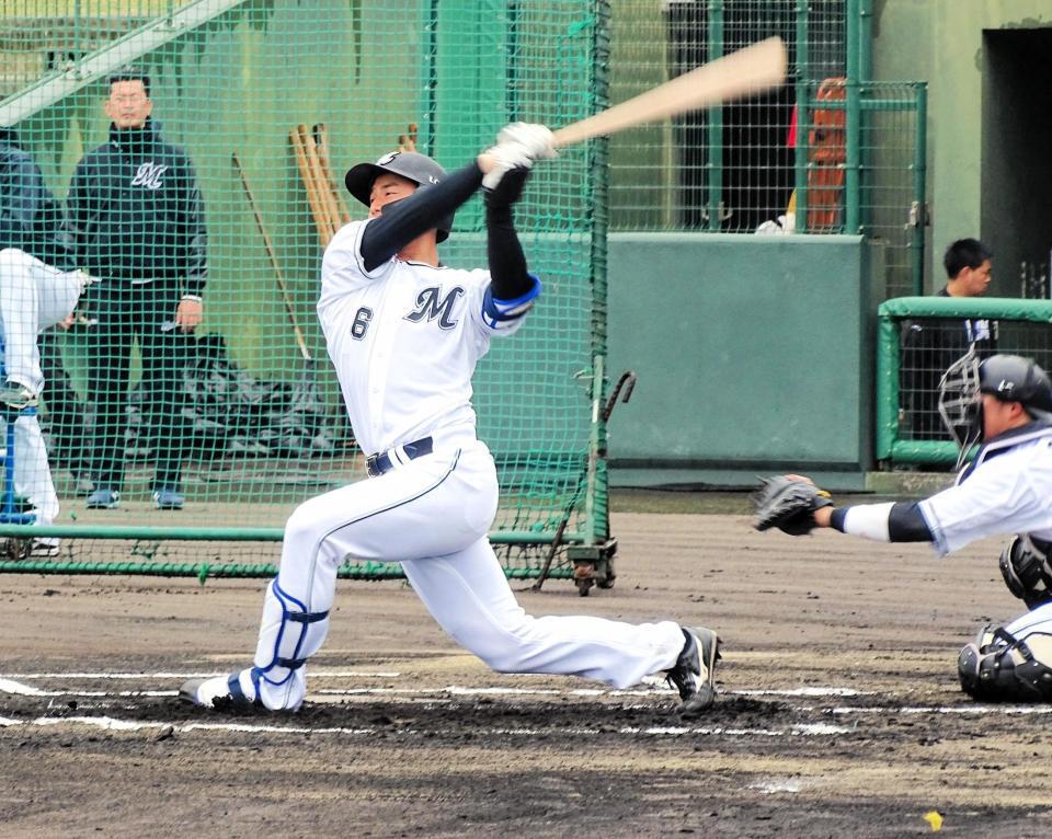 　ライブＢＰで豪快なスイングを見せる西川