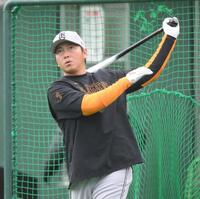 　打撃練習に励む長野（撮影・伊藤笙子）