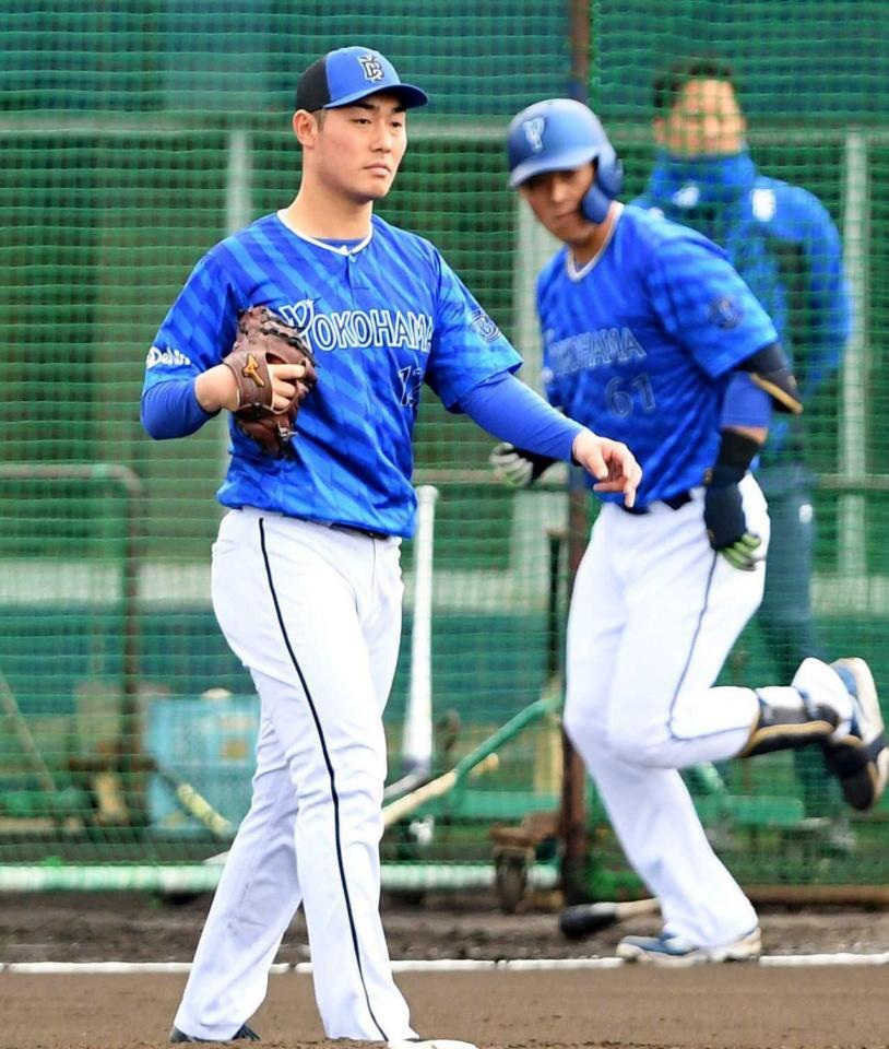 　実戦形式の打撃練習に登板した庄司（撮影・佐々木彰尚）