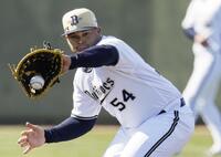 　守備練習するディアス