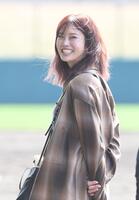 　楽天キャンプを訪れた稲村亜美（撮影・佐々木彰尚）