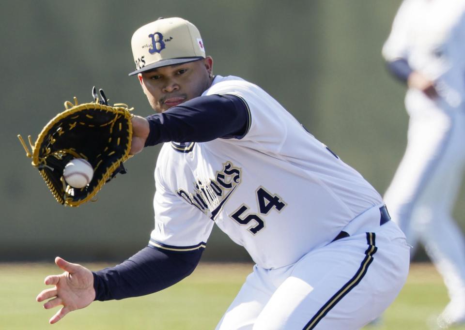 　守備練習するディアス