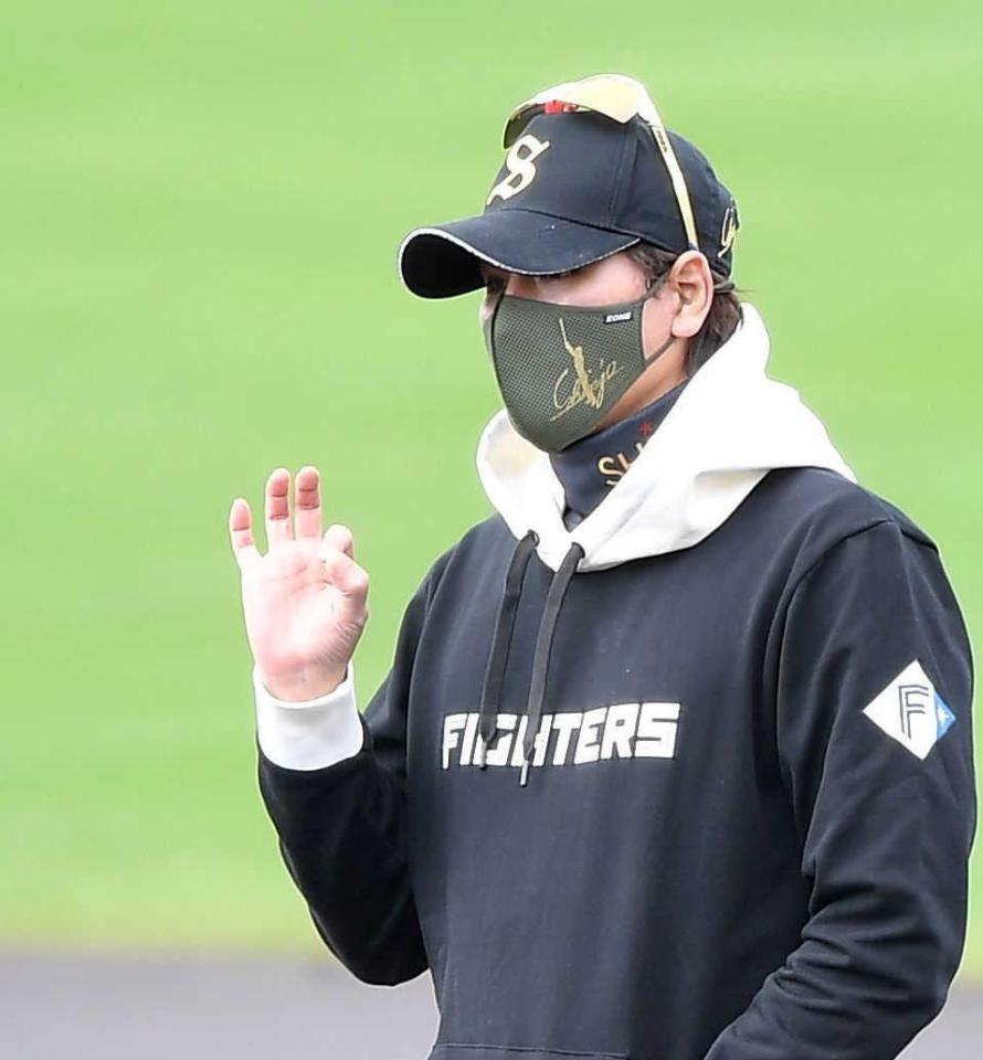 　オッケーポーズする新庄監督