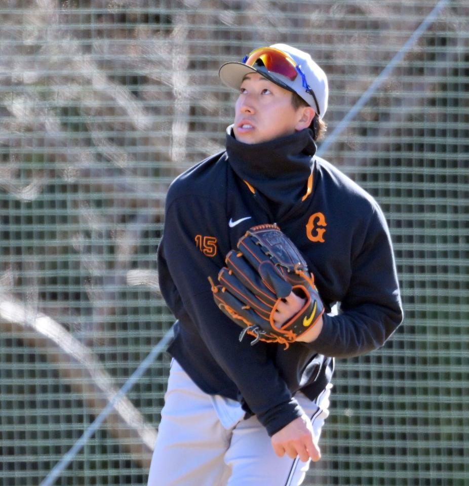 　キャッチボールをする大勢（撮影・伊藤笙子）