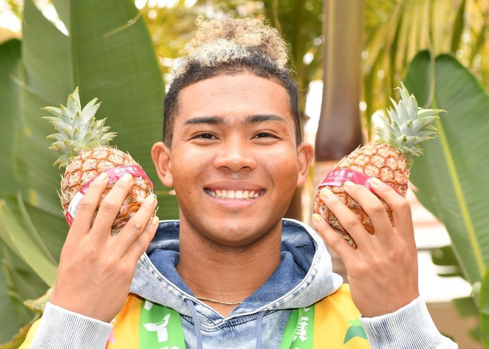 　ナゴパイナップルパークアンバサダーに就任した水谷（撮影・開出牧）