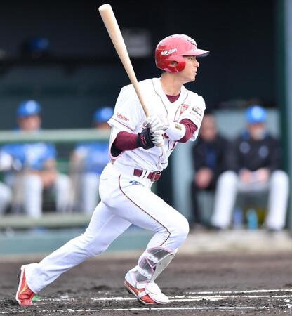 　１回、中前打を放つ宗山（撮影・開出牧）