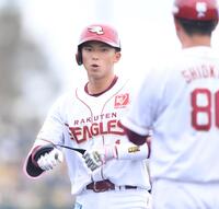 　１回、中前打を放ちほっとした表情を見せる宗山（撮影・開出牧）