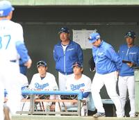 　ＤｅＮＡに敗れた井上監督（撮影・佐々木彰尚）