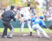 　３回、二盗に成功した宗山（１）＝撮影・開出牧